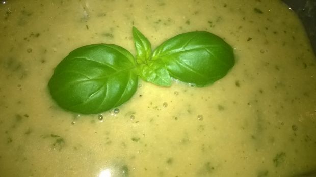 Przepis  zupa z ciecierzycy, czosnku i bazylii przepis