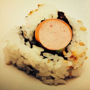 Maki sushi z parówką