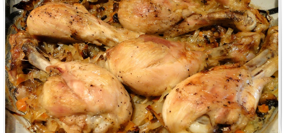 Pałki z kurczaka zapiekane na słodkiej kapuście. (autor: ao12 ...
