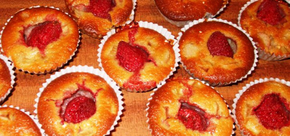 Muffinki rabarbarowe z truskawka (autor: sarenka)