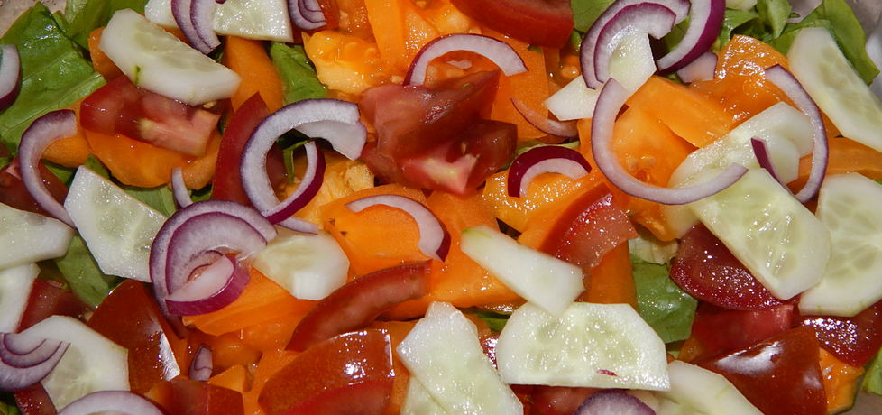 Sałata z pomidorami, ogórkiem i marynowaną dynią (autor: habibi ...