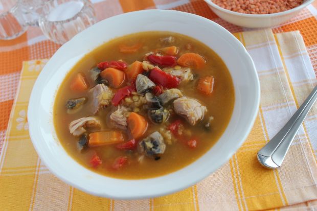 Zupy: zupa z soczewicą, papryką i pieczarkami