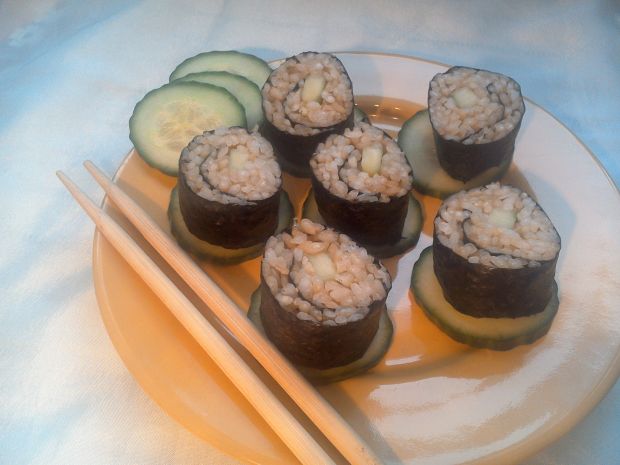 Przepis  sushi z ogórkiem-hosomaki przepis