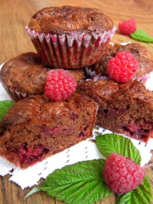 Muffinki brownie z malinami  prosty przepis i składniki