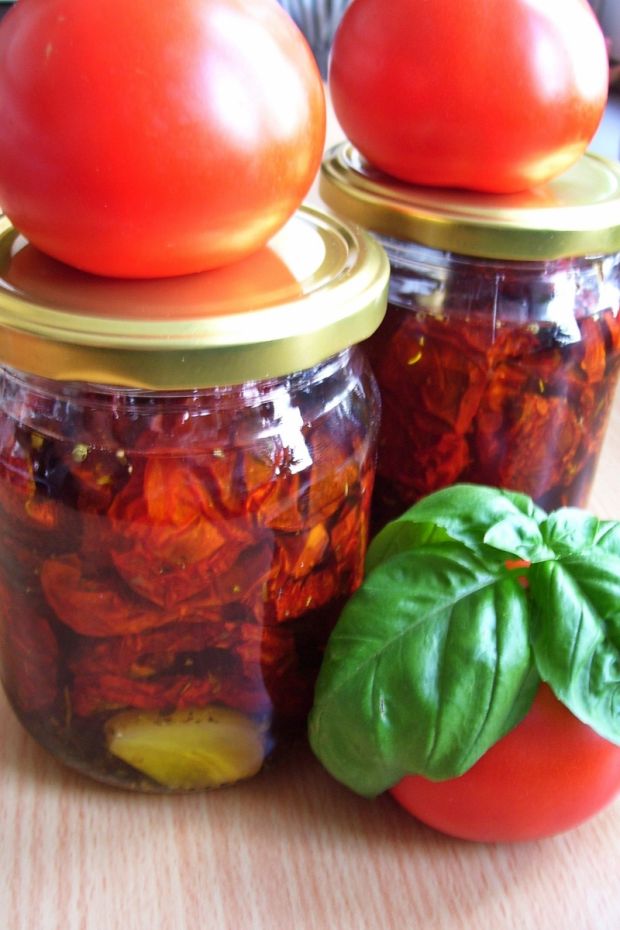 Przepis  suszone pomidory w oliwie z ziołami przepis