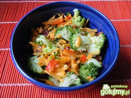 Przepis  surówka z brokułów i marchewki przepis