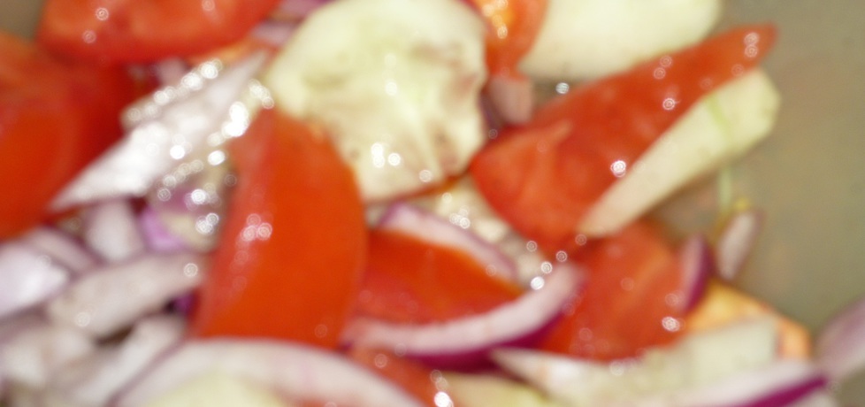 Surówka z pomidora, ogórka i czerwonej cebulki (autor: lukasz15 ...