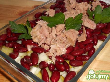 Przepis na sałatka z tuńczykiem i czerwoną fasolą