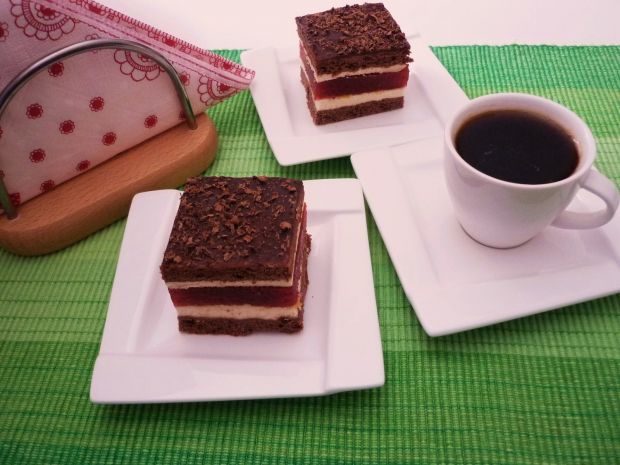 Przepis  kakaowe ciasto z musem truskawkowym przepis