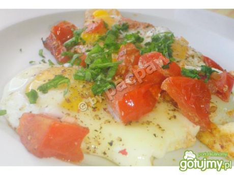 Przepis  jajka śniadaniowe z pomidorami przepis