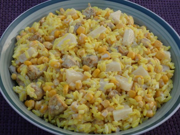 Przepis  żółta sałatka ryżowa z kurczakiem przepis