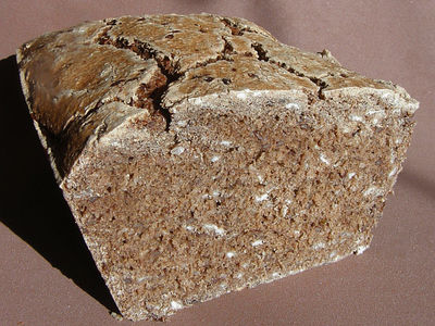 Chleb z mąki z żołędzi na zakwasie żytnim