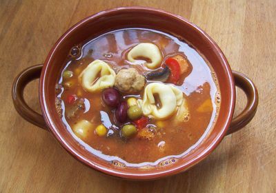 Warzywna zupa z tortellini i pulpecikami