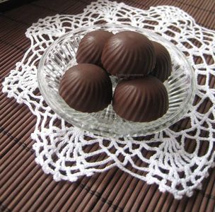 Domowe czekoladki z migdałami