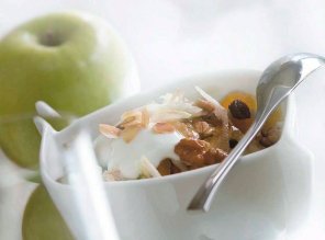 Bircher muesli z zielonym jabłkiem i bakaliami