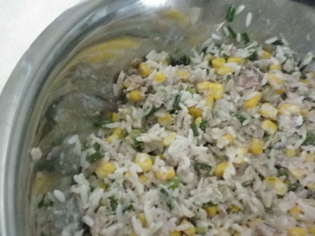 Przepis  sałatka z tuńczyka i ryżu przepis