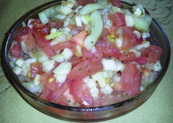 Przepis  sałatka z pomidora i białej papryki przepis