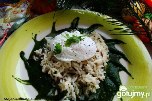 Przepis  ryż na szpinakowym musie z jajkiem przepis
