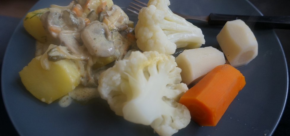 Warzywa z sosem z białą kiełbasą (autor: kikiriki)
