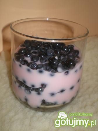 Przepis  deser z jogurtu i jagód przepis
