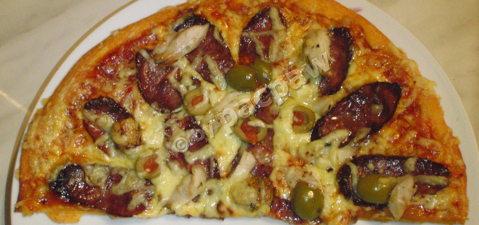Pizza oliwowa z kiełbasą z dzika (autor: pacpaw)