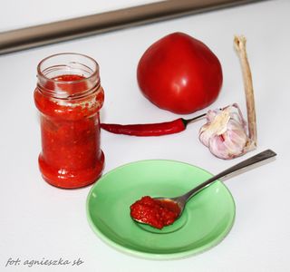 Salsa pomidorowo paprykowa ... z chili