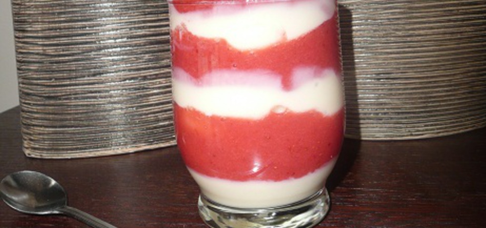 Deser jogurtowo- truskawkowy (autor: aginaa)