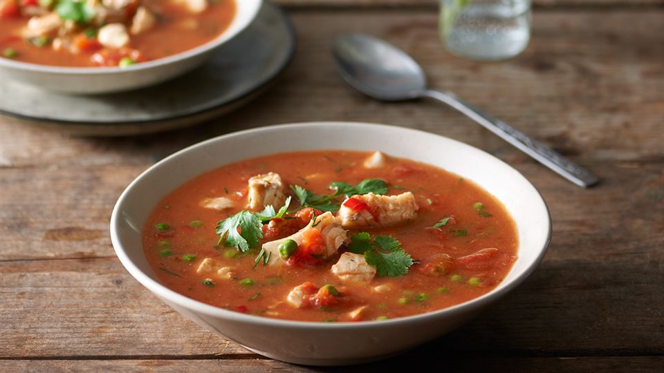 Przepis na zupę rybną z groszkiem i pomidorami
