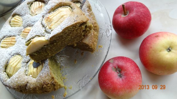 Przepis  ciasto z herbatą matcha i jabłkami przepis