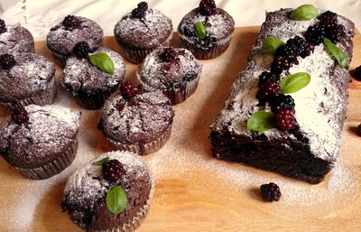 Muffinki czekoladowe z jeżynami