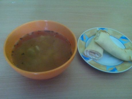 Przepis  pożywna zupa fasolowa z naleśnikami przepis