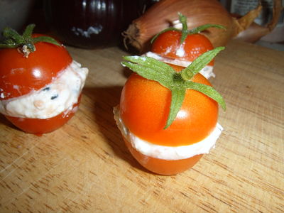 Imprezowe pomidorki nadziewane łososiem
