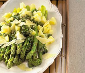 Salsa verde ze szparagami  prosty przepis i składniki