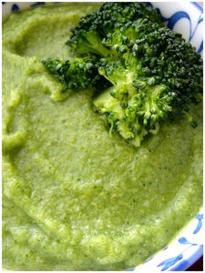 Zupa krem z brokułów.