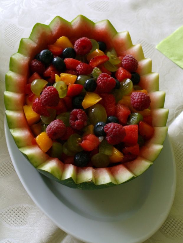 Letnia sałatka owocowa  z owocami