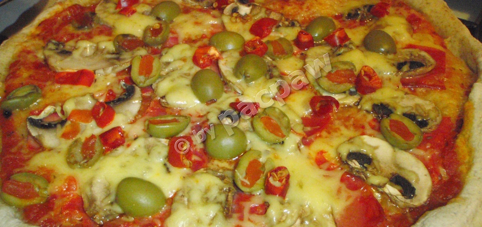 Pizza pełnoziarnista z chorizo i piri