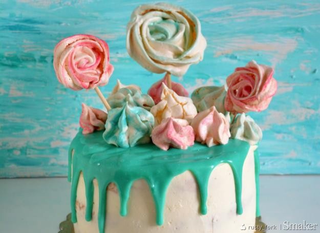 Dekoracja tortu drip cake