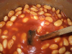 Fasolka w sosie pomidorowym  prosty przepis i składniki