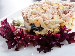 Majonezowa sałatka ziemniaczana z tuńczykiem