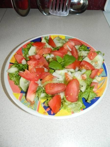 Przepis  sałatka z warzyw w sosie koperkowo