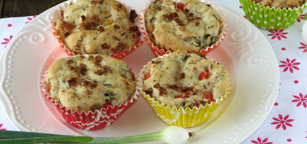 Drożdżowe muffinki z kabanosami (autor: bogusia