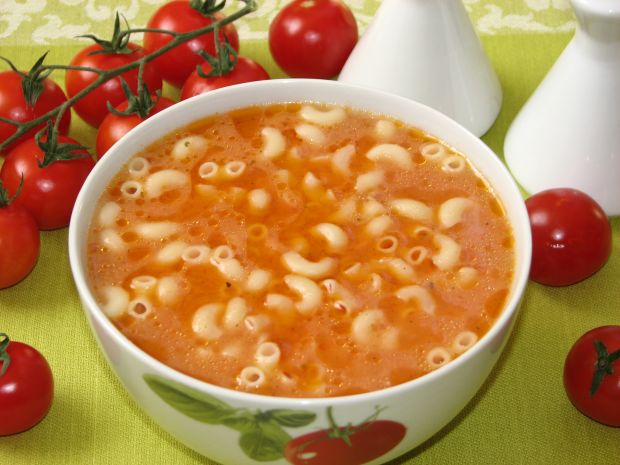 Zupy: zupa pomidorowa ze świeżych pomidorów