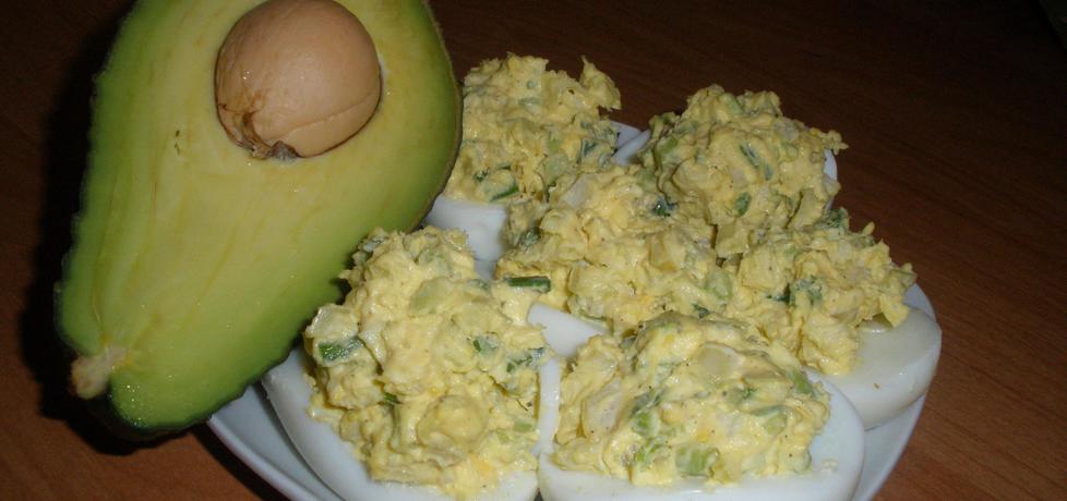 Jajka faszerowane z avocado, cebulą i szczypiorkiem (autor ...
