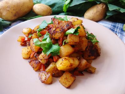 Sałatka z kalarepki i ziemniaków na ciepło