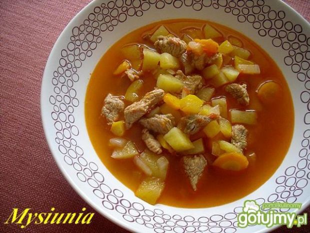 Sposoby na przygotowanie: zupa gulaszowa z cukinią. gotujmy.pl
