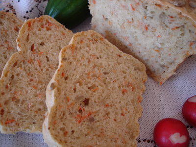 Chleb mieszany z marchewką