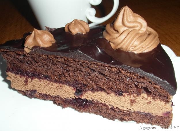 Tort czekoladowy.