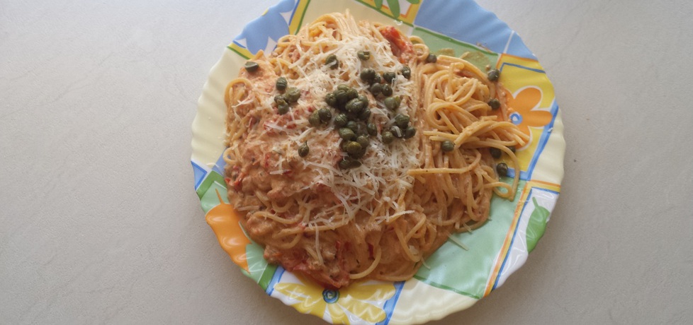 Spaghetti z sosem pomidorowo