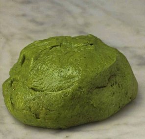 Zielone ciasto na pierogi  prosty przepis i składniki