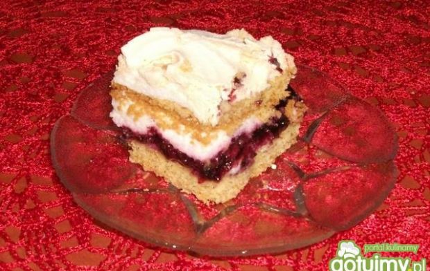 Przepis  ciasto jagodowe z bezą i masą przepis
